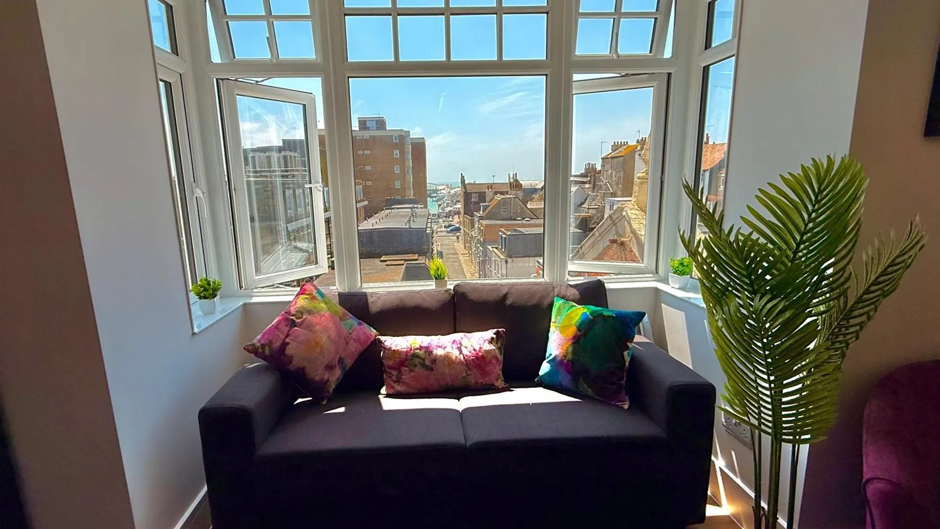 Pierview Pad Attic 10 Person Sunny Seaside Apartment - 2 Min Walk To Beach 브라이턴